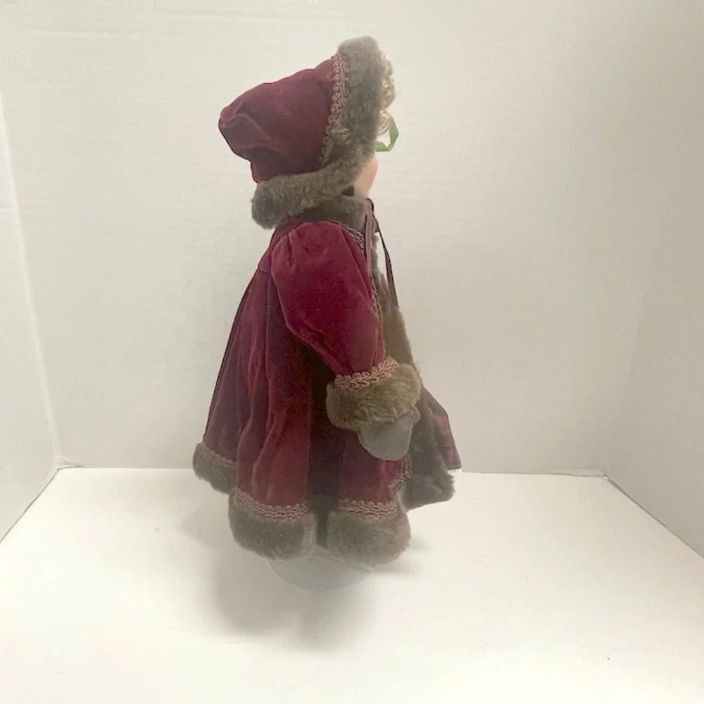 Vintage Porcelain 1997 Ashton-Drake Mémoires of Victorian Childhood Skating Doll